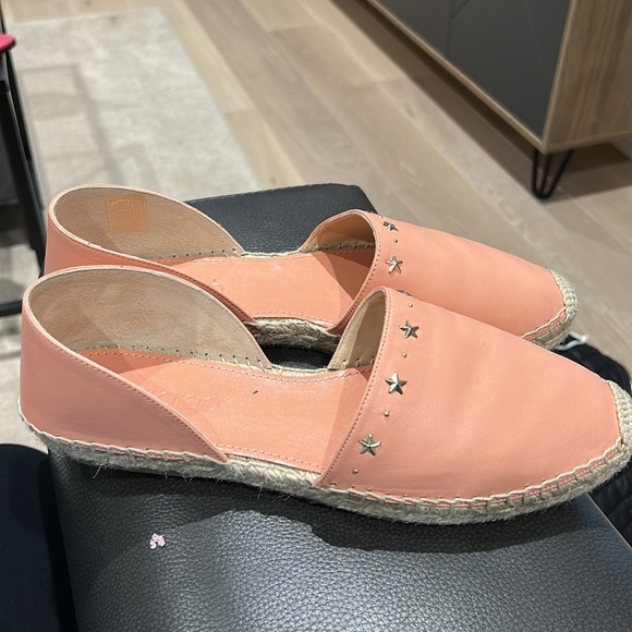 Jimmy choo brand new too small for me I received as a gift it’s size 40 or 10 - Picture 2 of 3